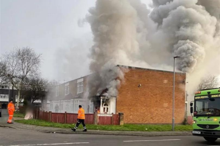 Hero Binman rescues two people and a dog from e-bike fire